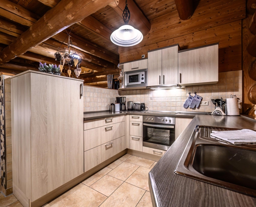 Kochbereich im 5-Sterne Chalet Abendrot im Chalet-Resort Fränkische Schweiz