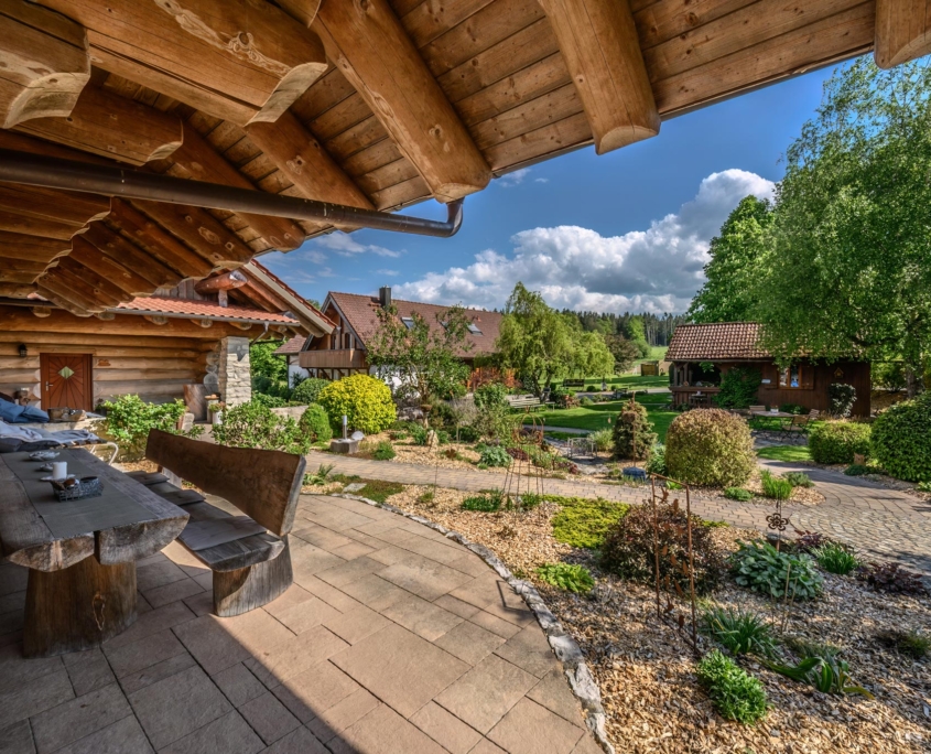 Außenanlage 5-Sterne Chalet Abendrot im Chalet-Resort Fränkische Schweiz