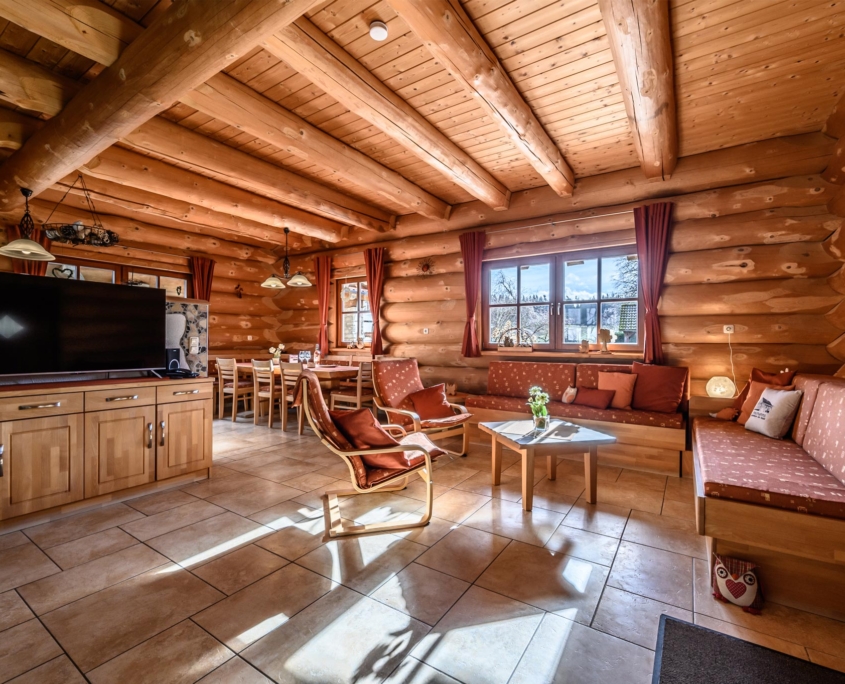 Wohnbereich im 5-Sterne Chalet Abendrot im Chalet-Resort Fränkische Schweiz